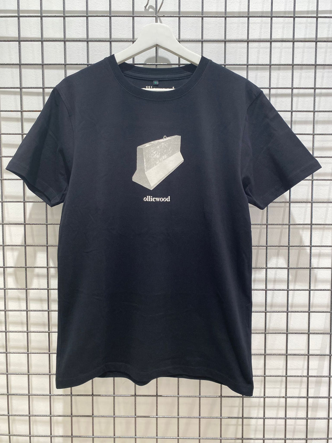 OLLIEWOOD CURB TEE BLACK