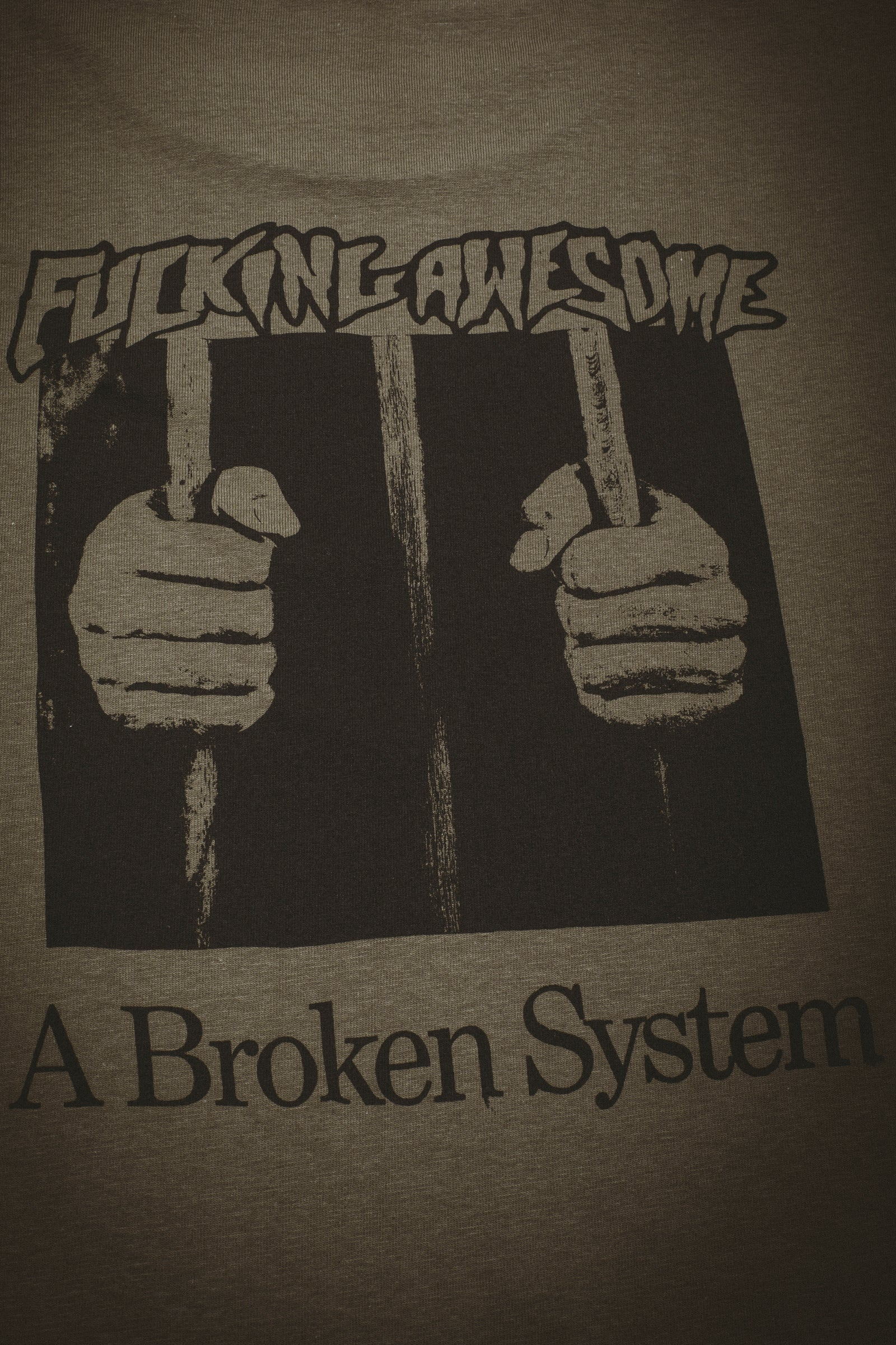 A BROKEN SYSTEM TEE OLIVE