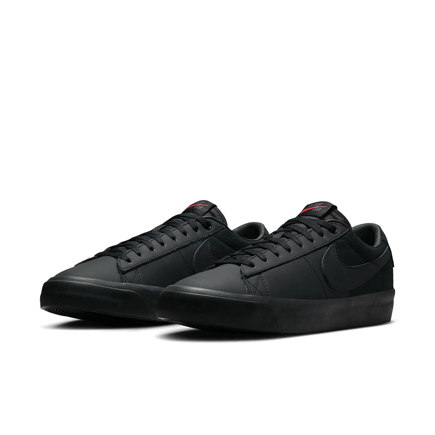 BLAZER LOW PRO ISO "TRIPLE BLACK"