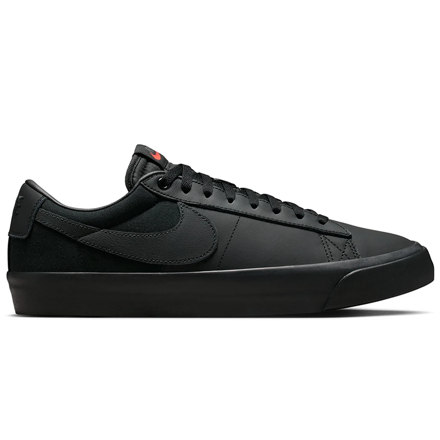 BLAZER LOW PRO ISO "TRIPLE BLACK"