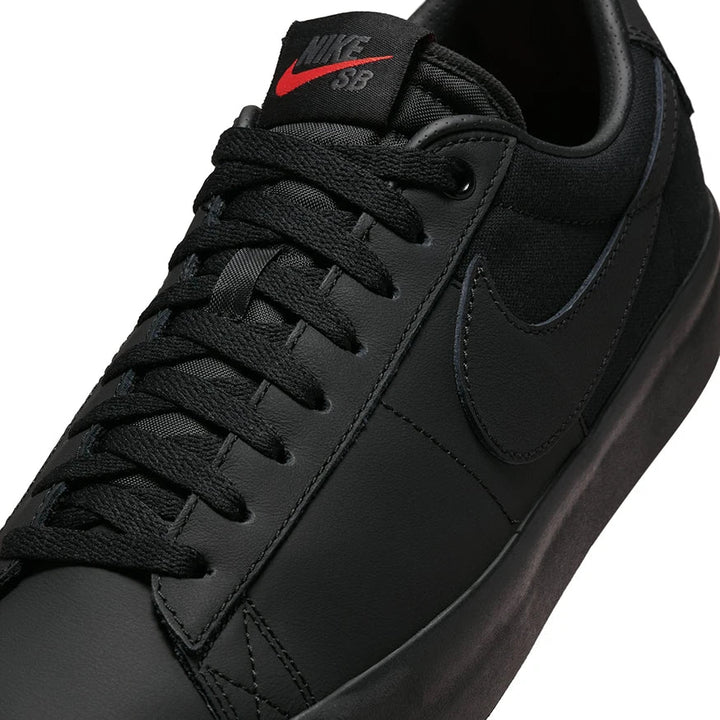 BLAZER LOW PRO ISO "TRIPLE BLACK"