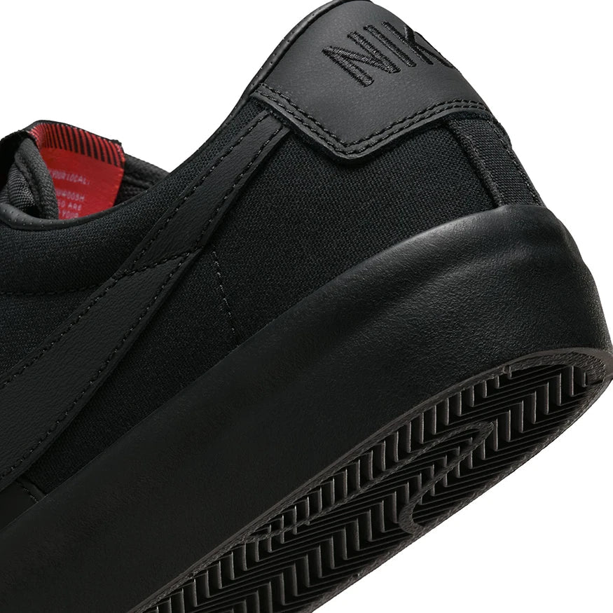 BLAZER LOW PRO ISO "TRIPLE BLACK"