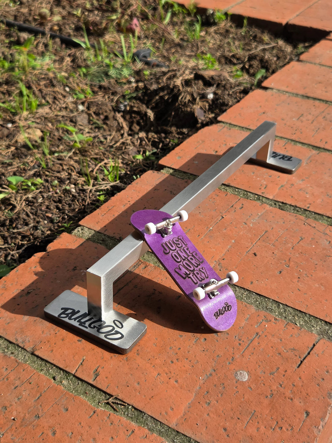 BULLGOD FINGERBOARD SQUARE RAIL