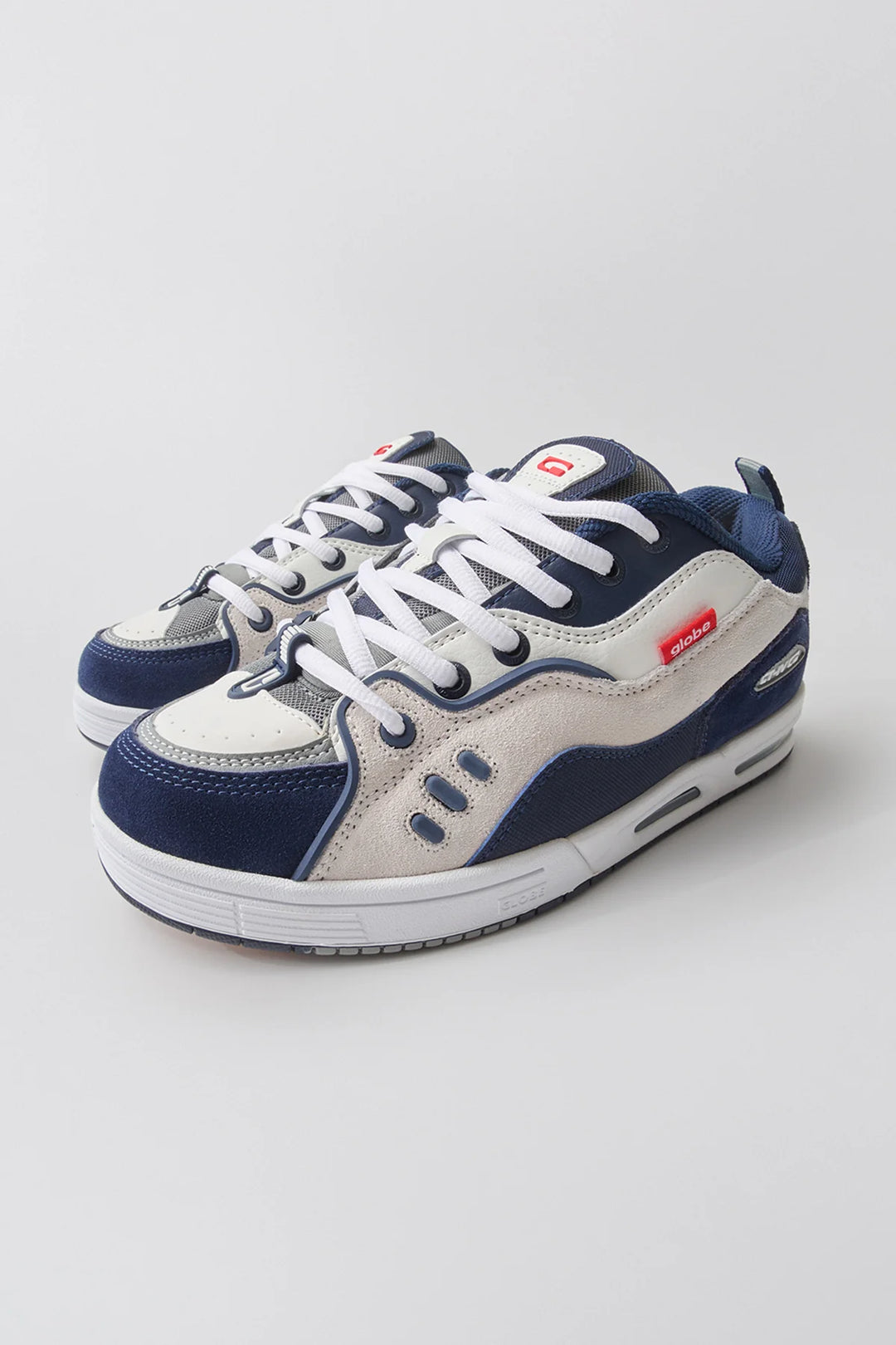 Globe CT-4  WHITE NAVY SHOES PAIR VIEW