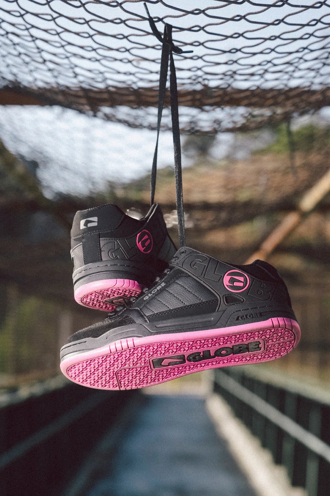 GLOBE TILT BLACK/PINK SKATESHOE SNEAKER