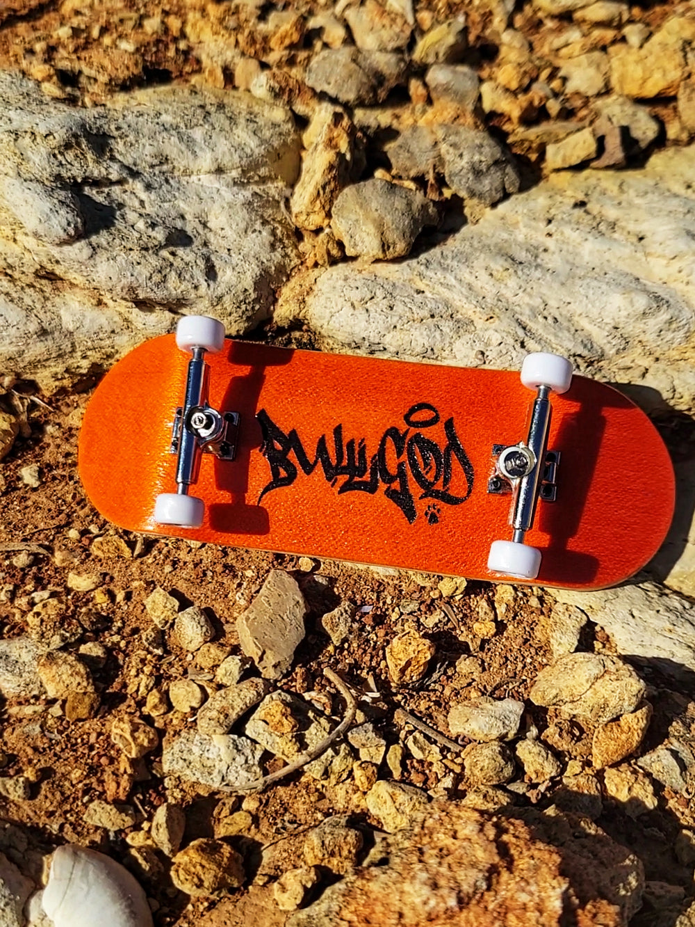 BULLGOD GRAFFITI TAG FINGERBOARD