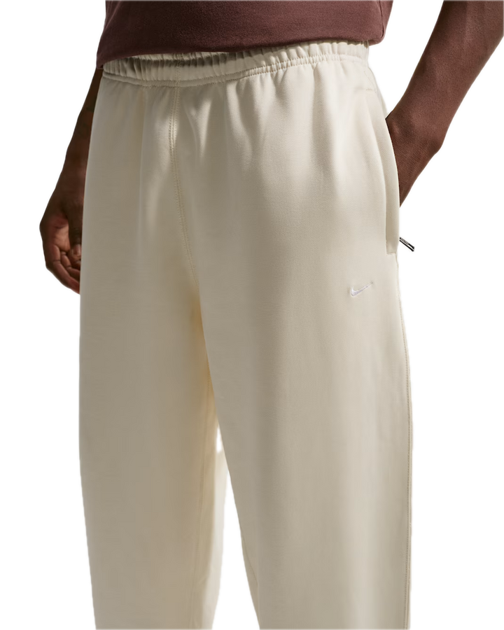 SOLO SWOOSH CUFFED FLEECE PANT COCONUT MILK