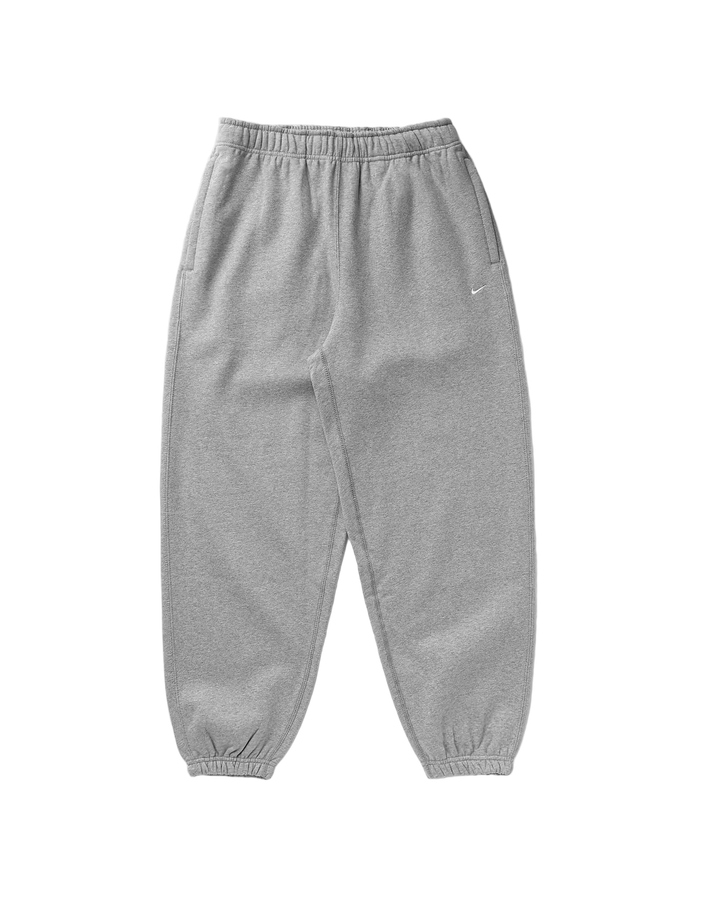 PANTALÓN DE FELPA GRIS SOLO SWOOSH CON PUÑOS