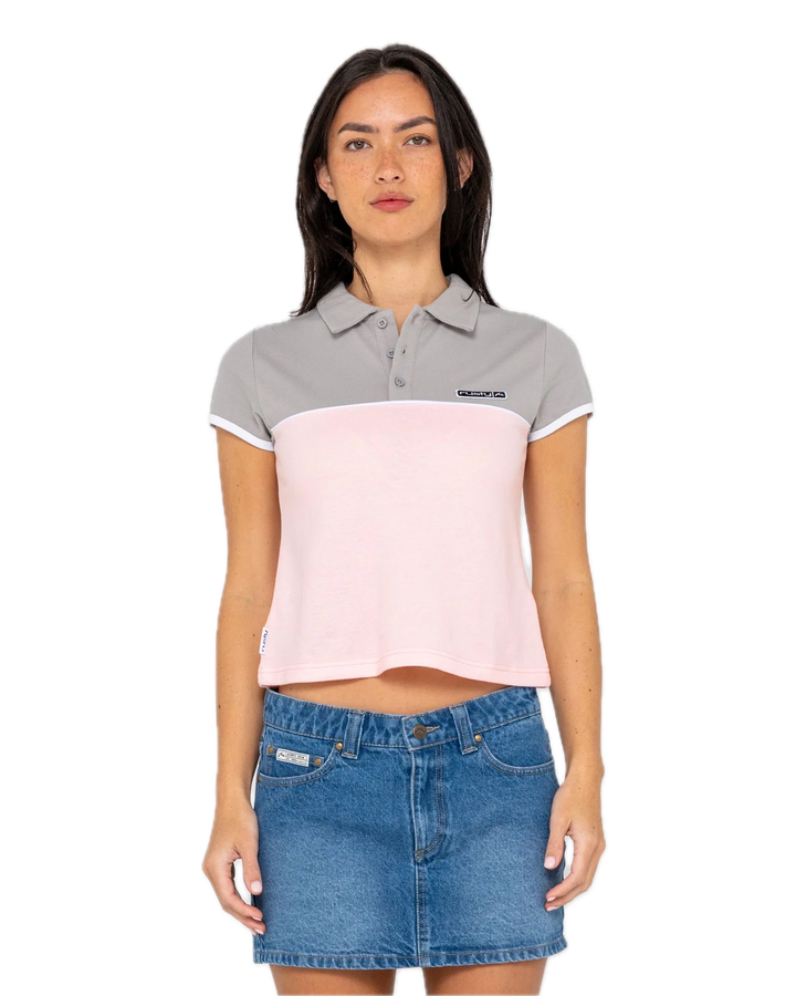 RUSTY 
INSERT DAD JOKE BABY POLO TEE PINK/GREY